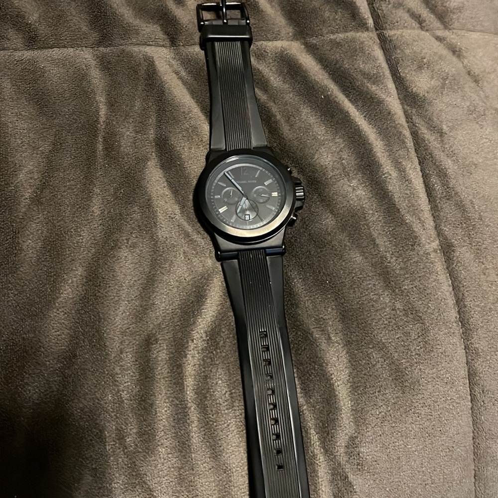 Watch - Picture 3 of 3